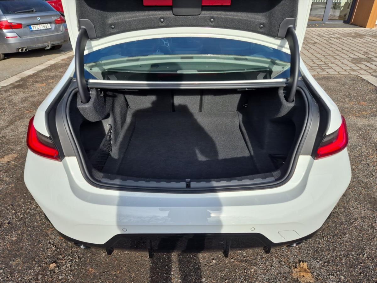 BMW Řada 3 2,0 318d G20 M--Sport BMW Řada 3 2,0 318d G20 M--Sport