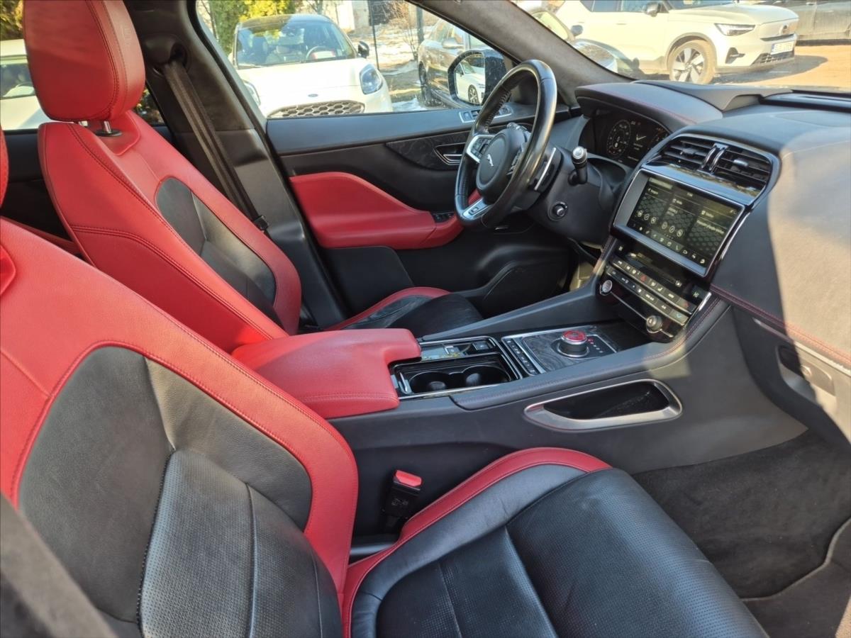Jaguar F-Pace 3,0 Jaguar F-Pace 3,0