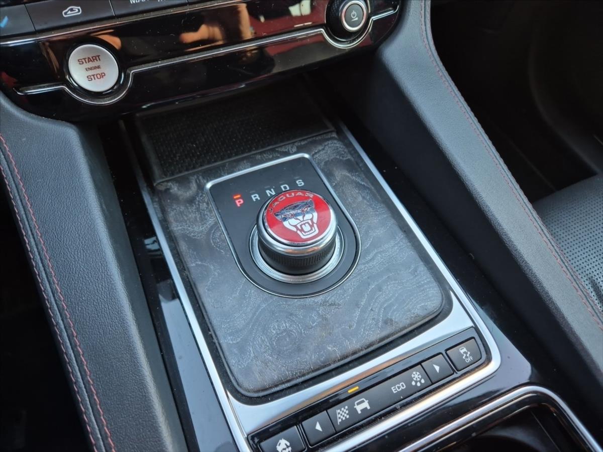 Jaguar F-Pace 3,0 Jaguar F-Pace 3,0