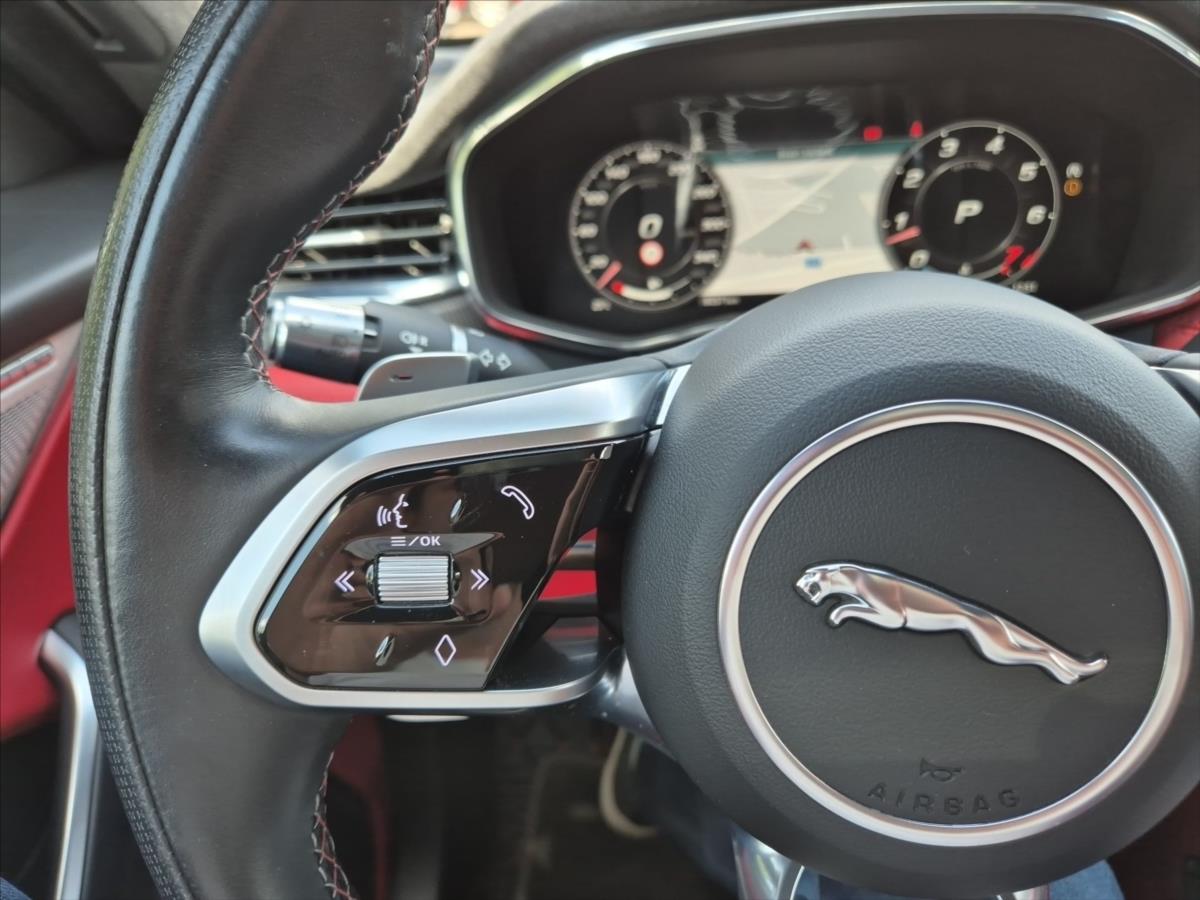 Jaguar F-Pace 5,0 V8 AWD SVR 405 kW Jaguar F-Pace 5,0 V8 AWD SVR 405 kW