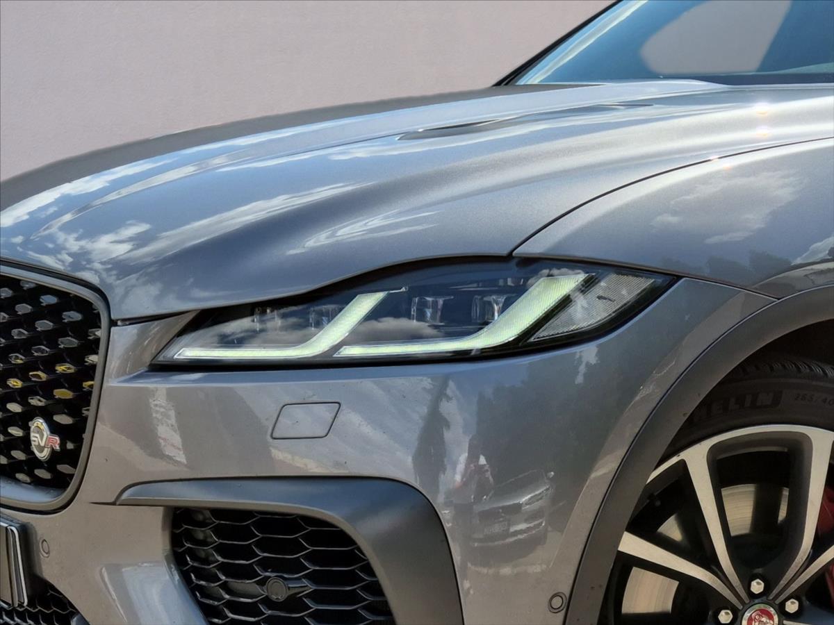 Jaguar F-Pace 5,0 V8 AWD SVR 405 kW Jaguar F-Pace 5,0 V8 AWD SVR 405 kW