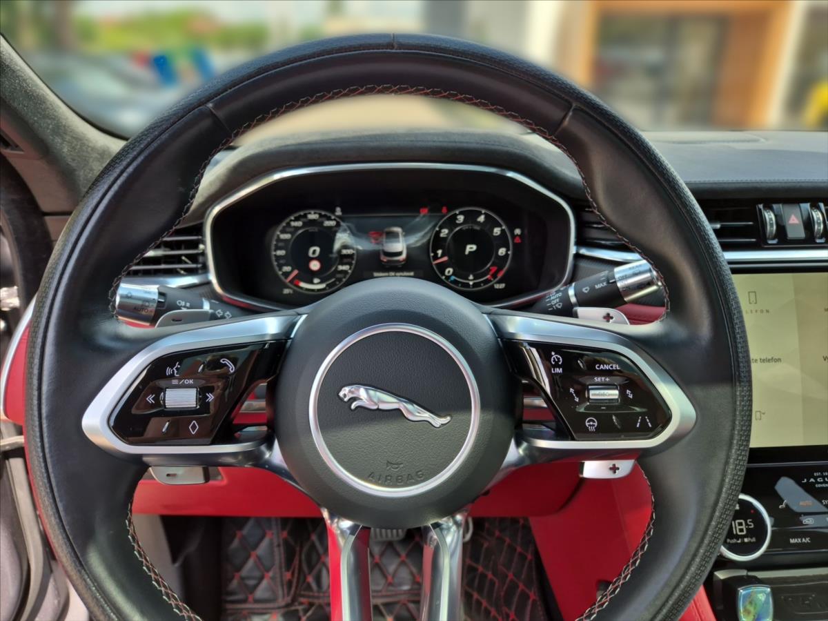 Jaguar F-Pace 5,0 V8 AWD SVR 405 kW Jaguar F-Pace 5,0 V8 AWD SVR 405 kW