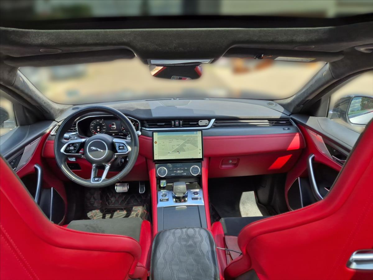 Jaguar F-Pace 5,0 V8 AWD SVR 405 kW Jaguar F-Pace 5,0 V8 AWD SVR 405 kW