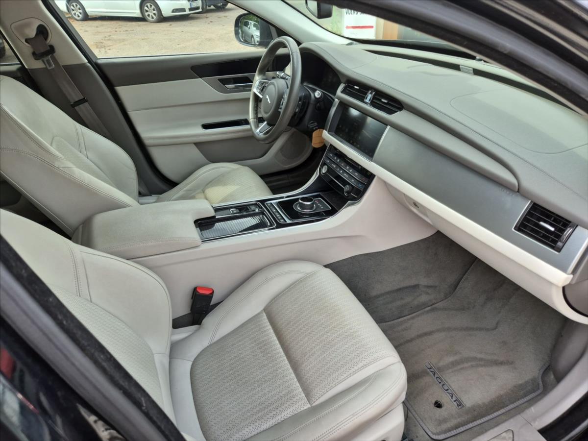 Jaguar XF 2,0 25t AWD Prestige Jaguar XF 2,0 25t AWD Prestige