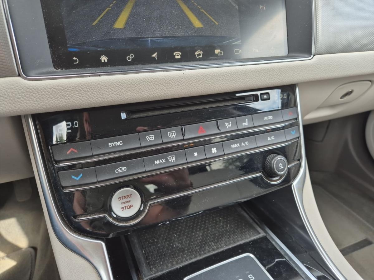 Jaguar XF 2,0 25t AWD Prestige Jaguar XF 2,0 25t AWD Prestige