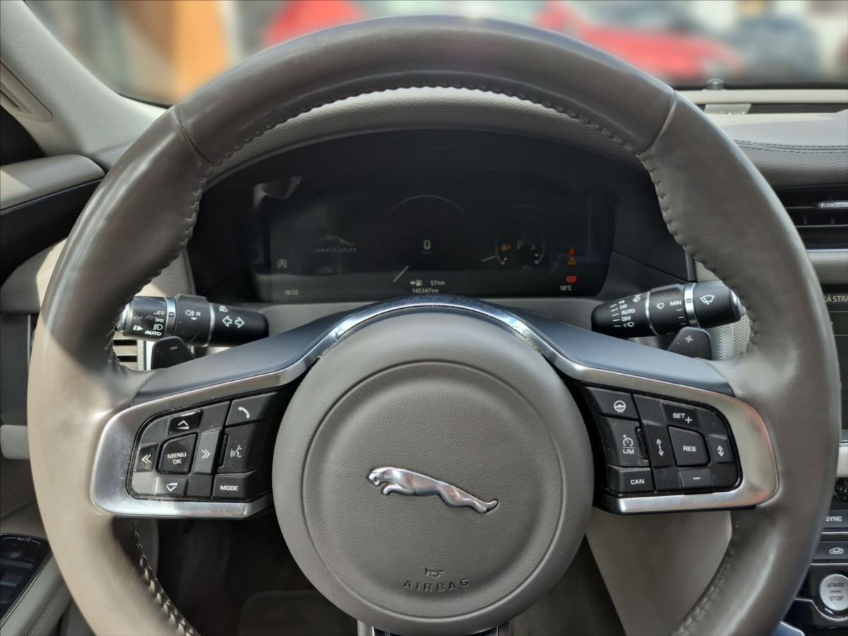 Jaguar XF 2,0 25t AWD Prestige Jaguar XF 2,0 25t AWD Prestige