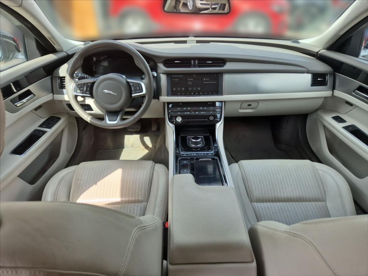 Jaguar XF 2,0 25t AWD Prestige Jaguar XF 2,0 25t AWD Prestige