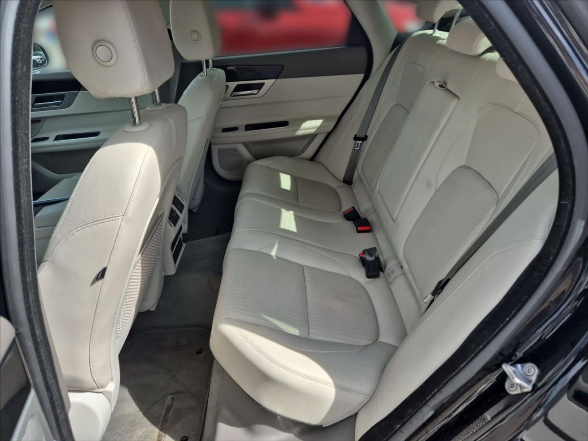 Jaguar XF 2,0 25t AWD Prestige Jaguar XF 2,0 25t AWD Prestige