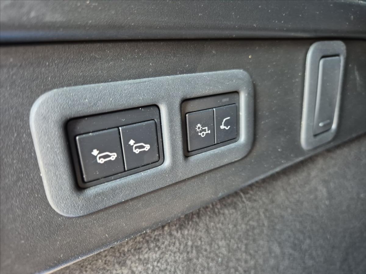Land Rover Range Rover Velar 3,0 D300 AWD Land Rover Range Rover Velar 3,0 D300 AWD