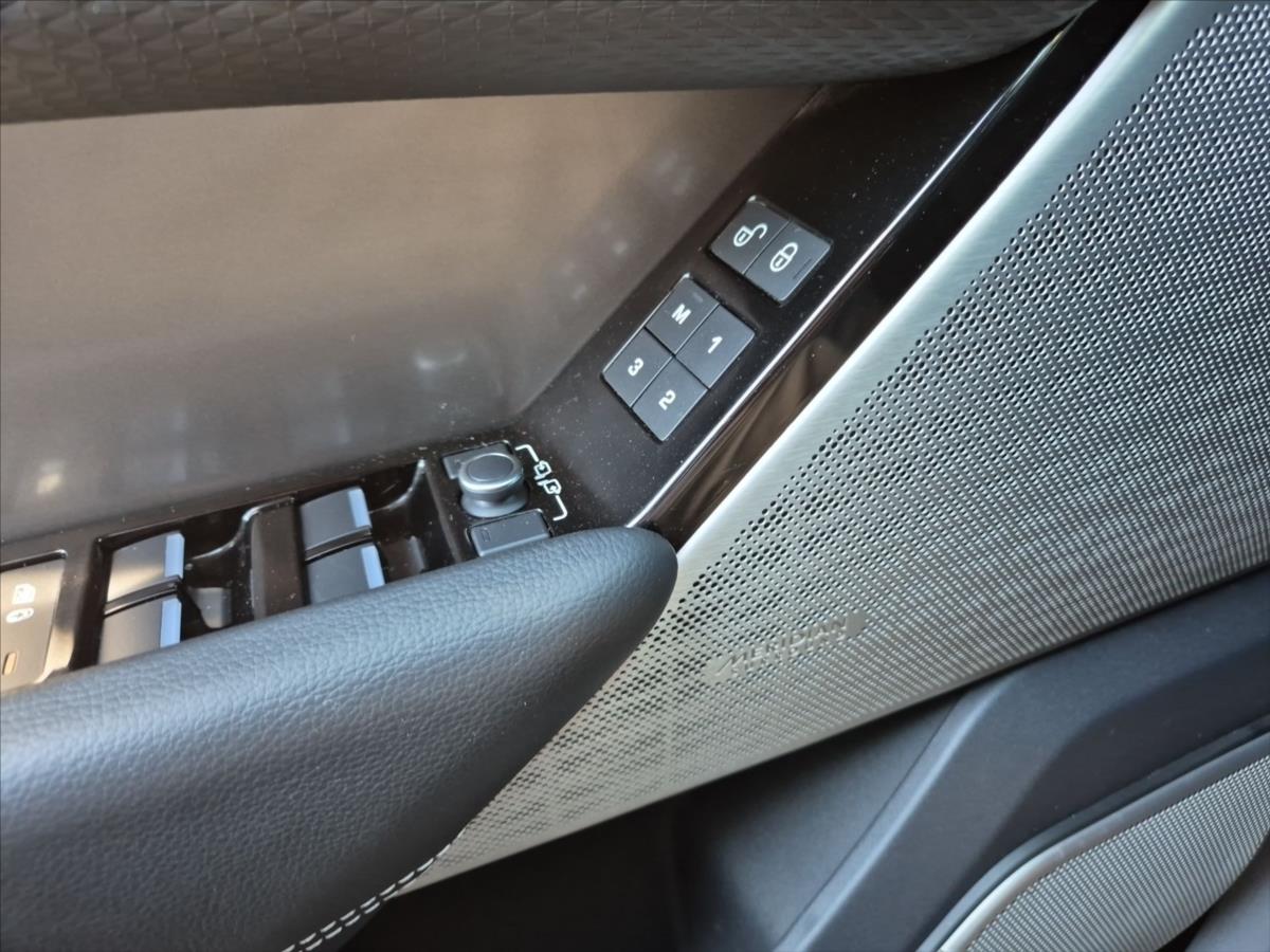 Land Rover Range Rover Velar 3,0 D300 AWD Land Rover Range Rover Velar 3,0 D300 AWD