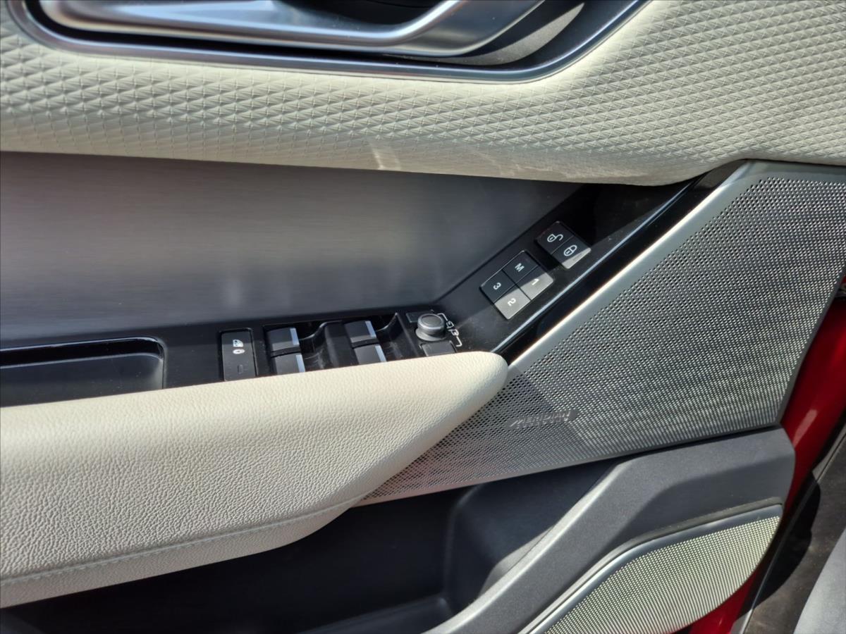 Land Rover Range Rover Velar 3,0 D300 R-Dynamic SE Land Rover Range Rover Velar 3,0 D300 R-Dynamic SE