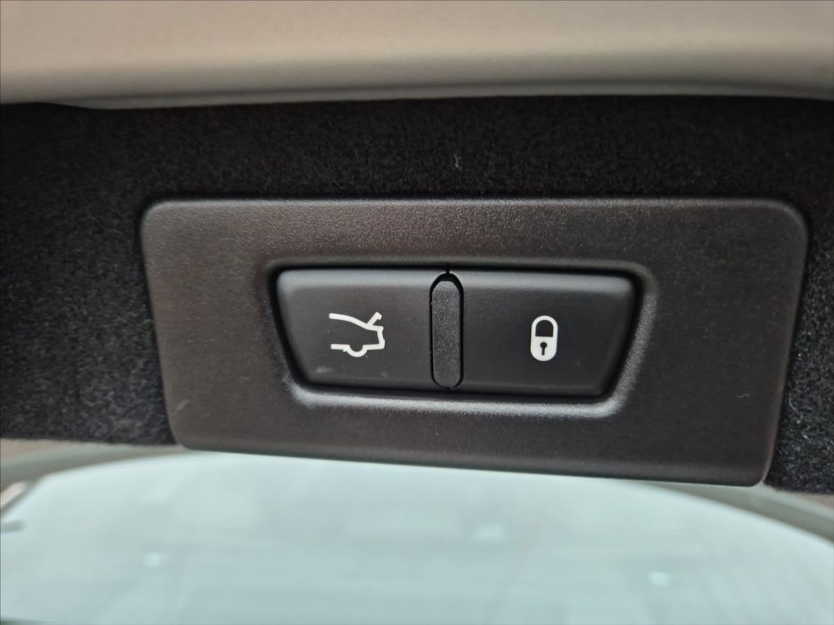 Maserati Ghibli 3,0 V6 Bi-turbo S Q4 (4x4) Maserati Ghibli 3,0 V6 Bi-turbo S Q4 (4x4)