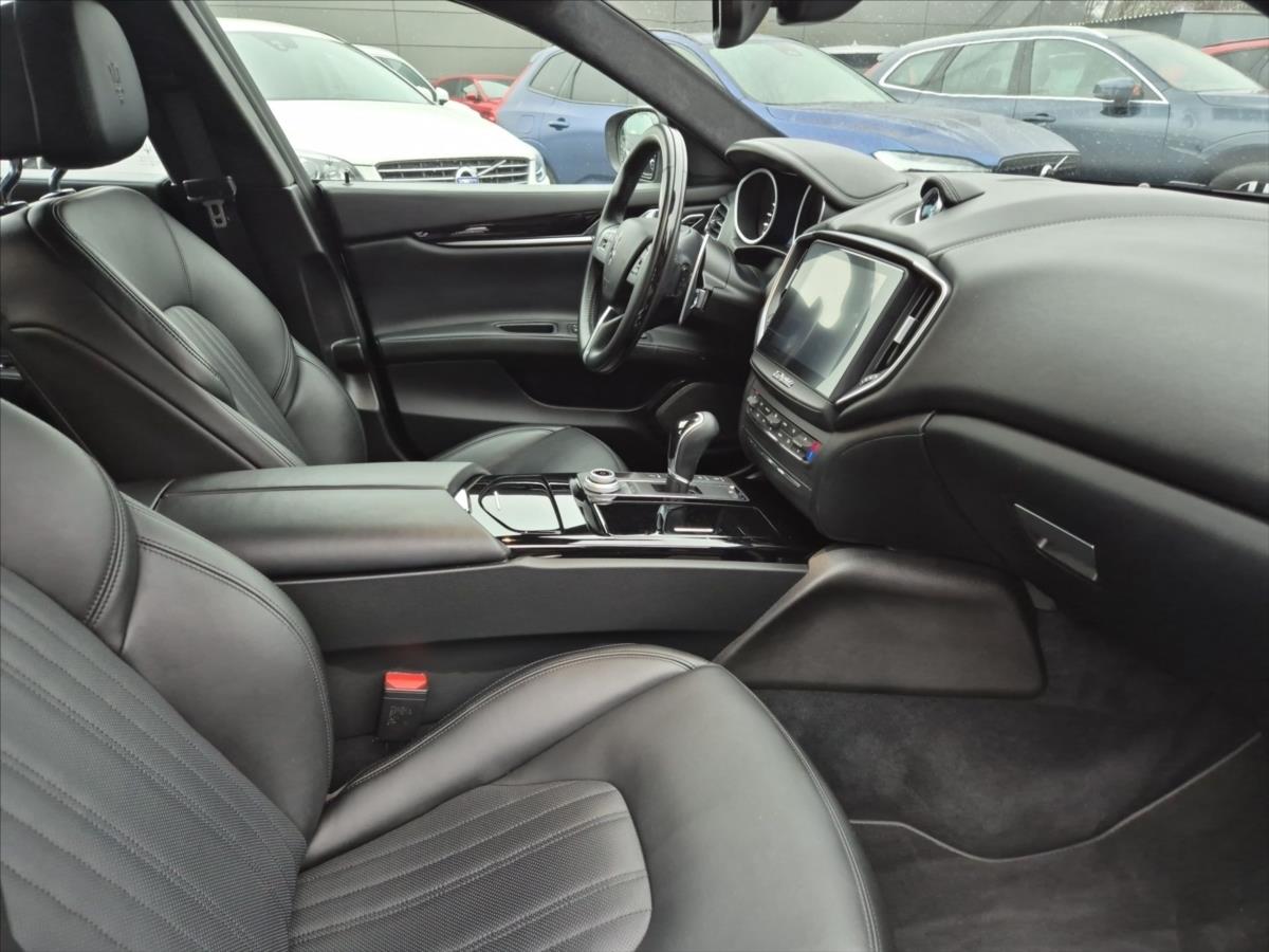 Maserati Ghibli 3,0 V6 Bi-turbo S Q4 (4x4) Maserati Ghibli 3,0 V6 Bi-turbo S Q4 (4x4)