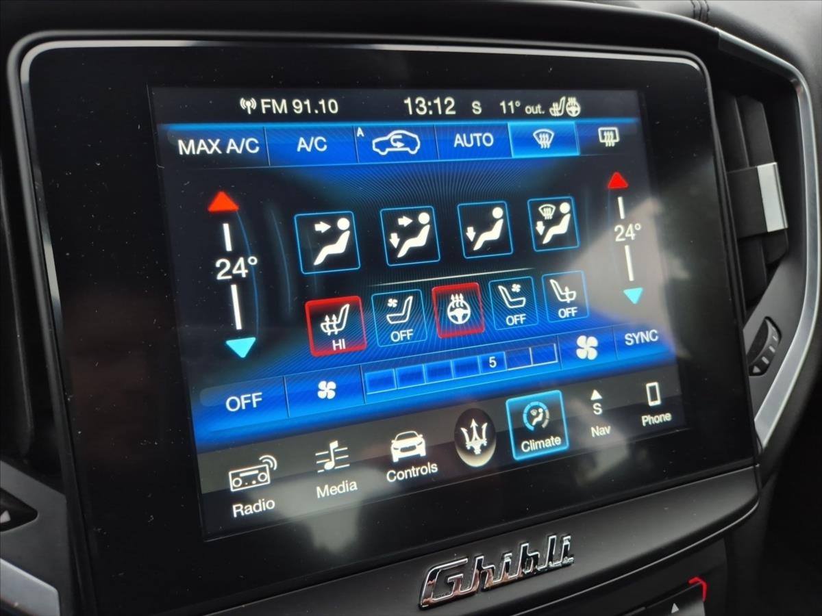 Maserati Ghibli 3,0 V6 Bi-turbo S Q4 (4x4) Maserati Ghibli 3,0 V6 Bi-turbo S Q4 (4x4)