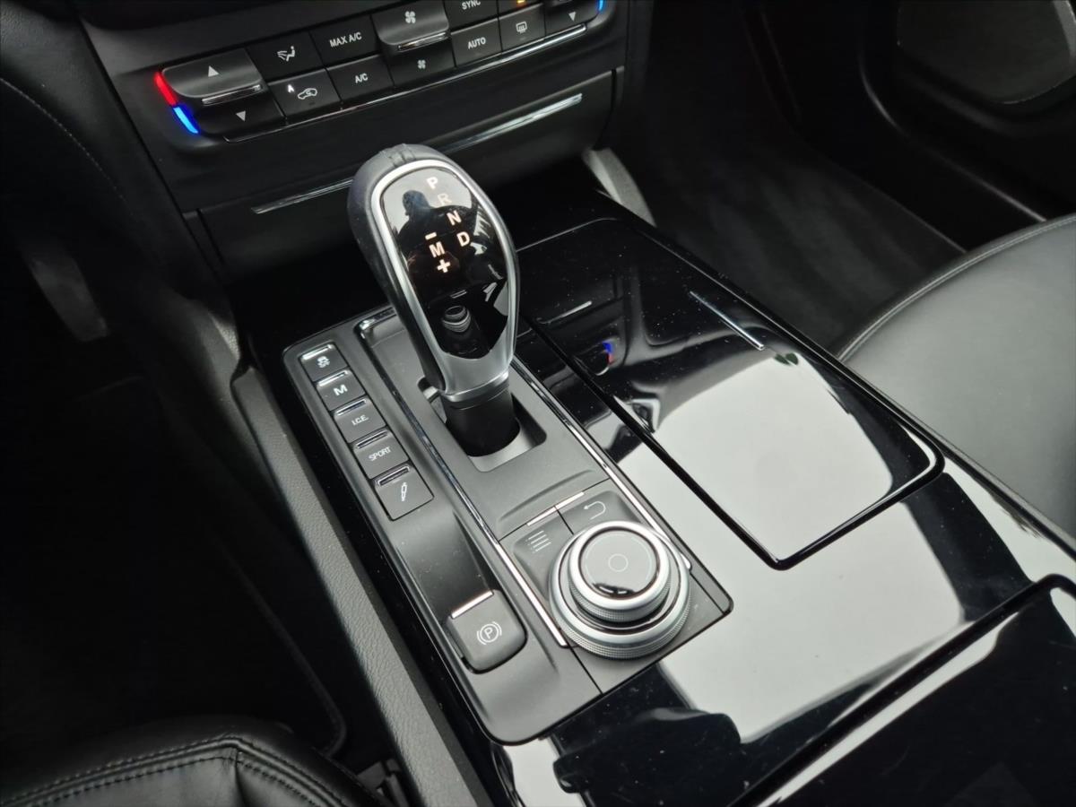 Maserati Ghibli 3,0 V6 Bi-turbo S Q4 (4x4) Maserati Ghibli 3,0 V6 Bi-turbo S Q4 (4x4)