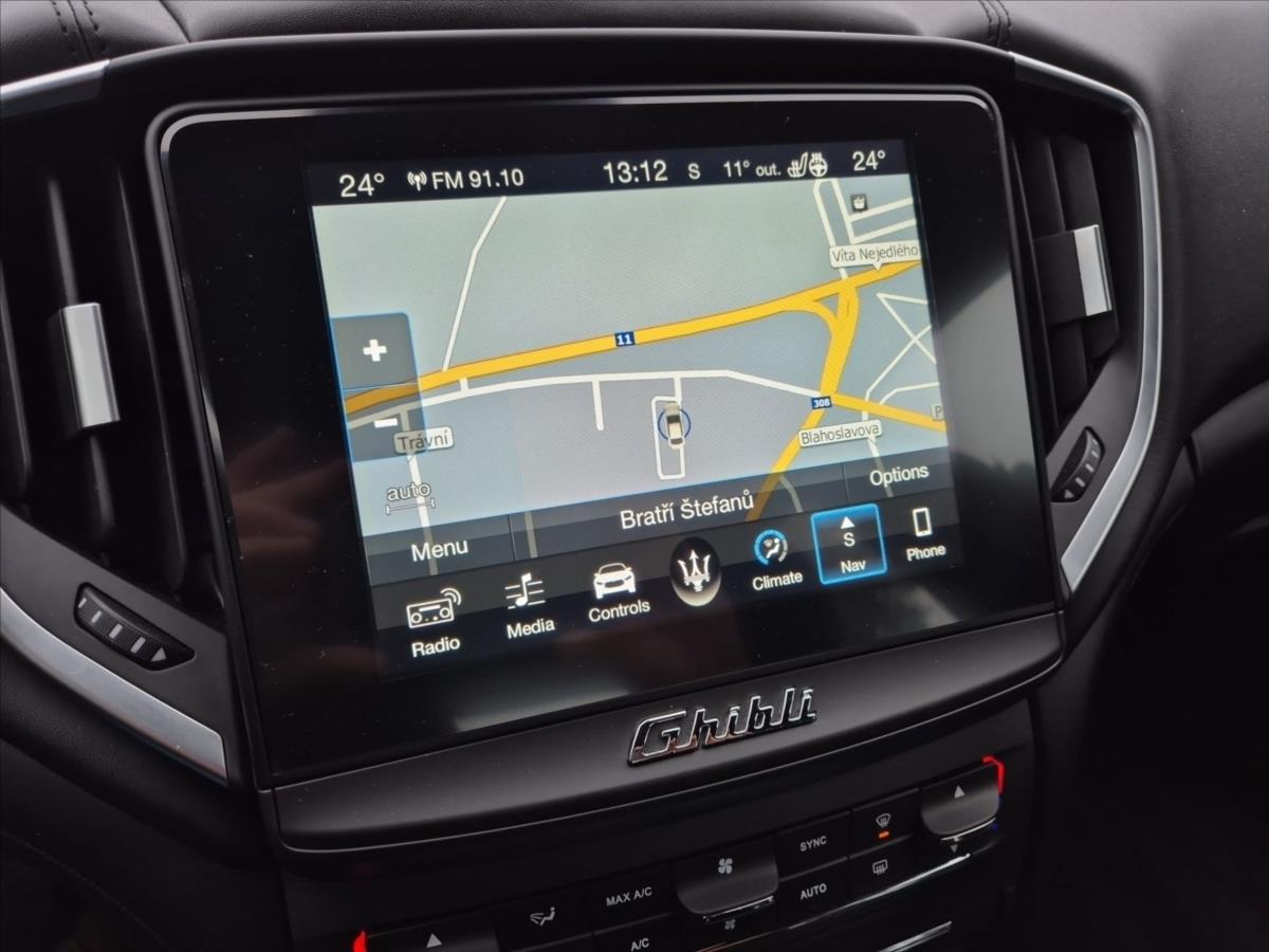 Maserati Ghibli 3,0 V6 Bi-turbo S Q4 (4x4) Maserati Ghibli 3,0 V6 Bi-turbo S Q4 (4x4)