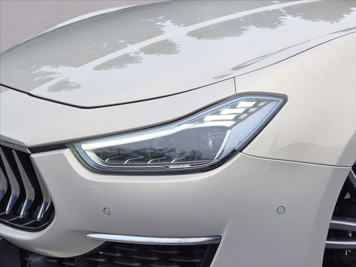 Maserati Ghibli 3,0 V6 Bi-turbo S Q4 (4x4) Maserati Ghibli 3,0 V6 Bi-turbo S Q4 (4x4)