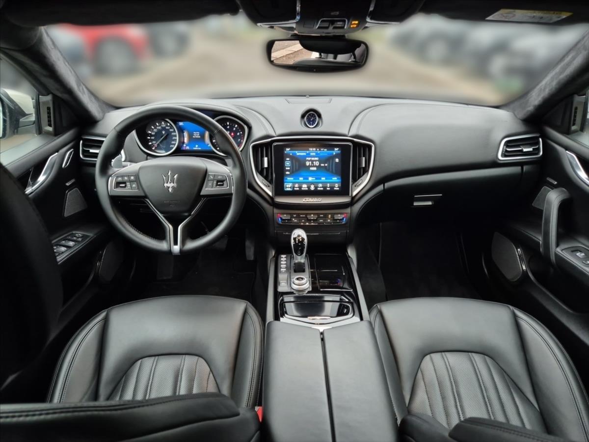 Maserati Ghibli 3,0 V6 Bi-turbo S Q4 (4x4) Maserati Ghibli 3,0 V6 Bi-turbo S Q4 (4x4)