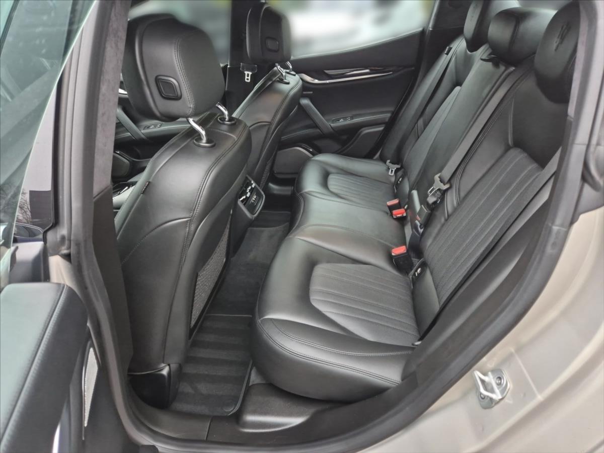 Maserati Ghibli 3,0 V6 Bi-turbo S Q4 (4x4) Maserati Ghibli 3,0 V6 Bi-turbo S Q4 (4x4)