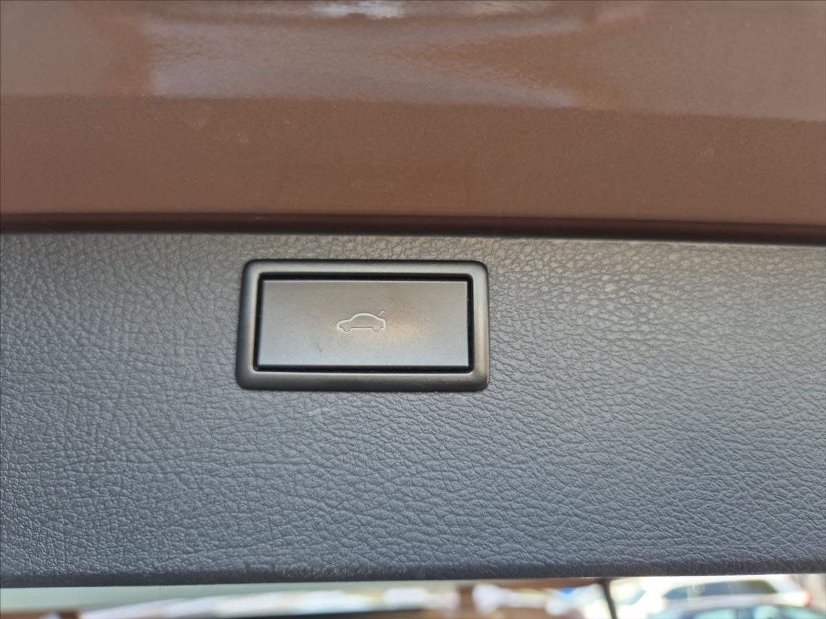 Volkswagen Multivan 2,0 TDi HIGHLINE 4MOTION Volkswagen Multivan 2,0 TDi HIGHLINE 4MOTION