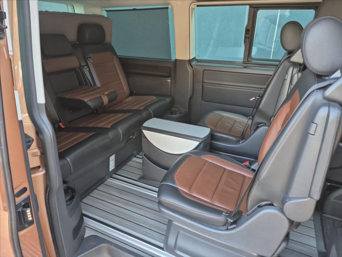 Volkswagen Multivan 2,0 TDi HIGHLINE 4MOTION Volkswagen Multivan 2,0 TDi HIGHLINE 4MOTION
