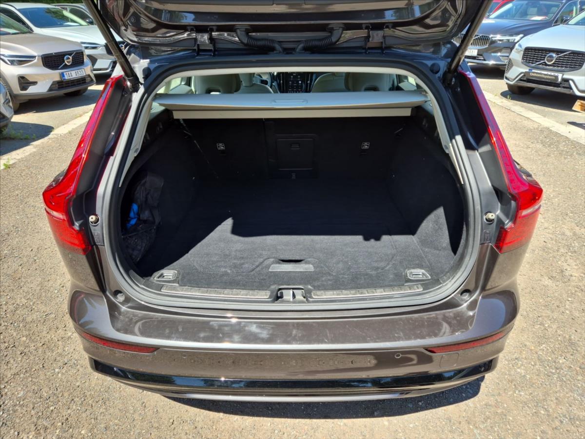 Volvo V60 2,0 B4 Plus Dark benzin Volvo V60 2,0 B4 Plus Dark benzin