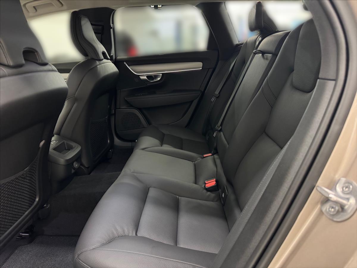 Volvo V90 2,0 B4 AWD Cross Country Plus Volvo V90 2,0 B4 AWD Cross Country Plus