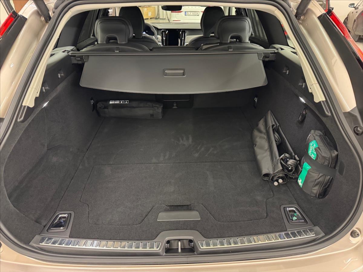 Volvo V90 2,0 B4 AWD Cross Country Plus Volvo V90 2,0 B4 AWD Cross Country Plus
