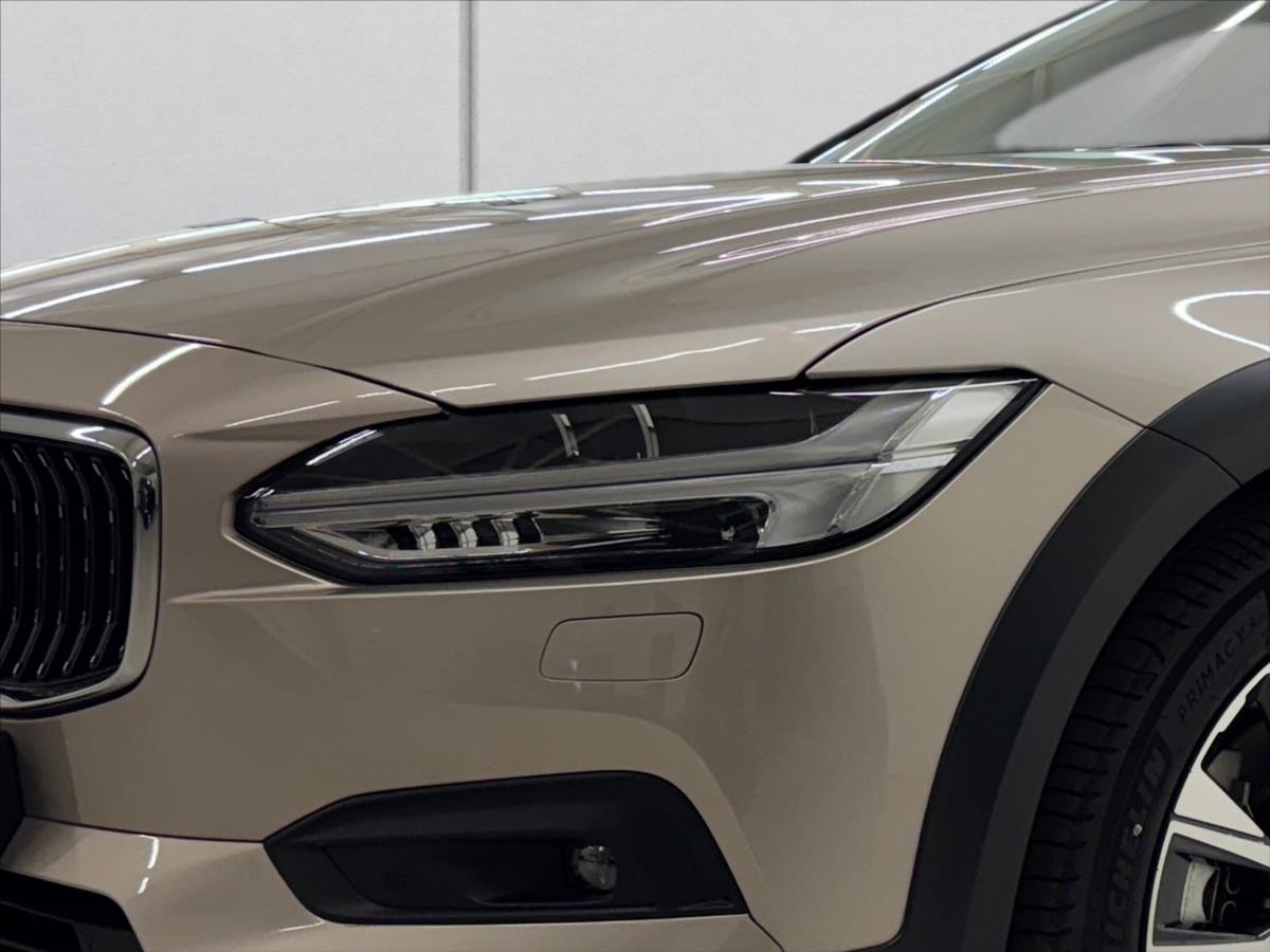 Volvo V90 2,0 B4 AWD Cross Country Plus Volvo V90 2,0 B4 AWD Cross Country Plus