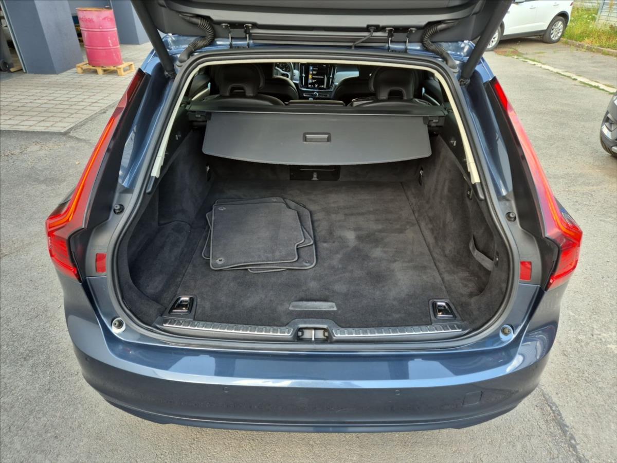 Volvo V90 2,0 B4 FWD Momentum Advanced Volvo V90 2,0 B4 FWD Momentum Advanced