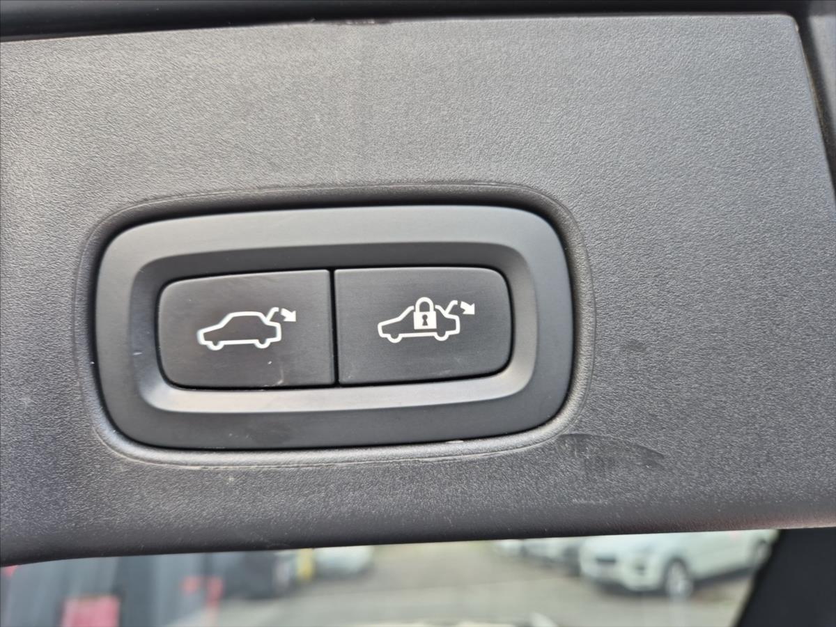 Volvo V90 2,0 B4 FWD Momentum Advanced Volvo V90 2,0 B4 FWD Momentum Advanced