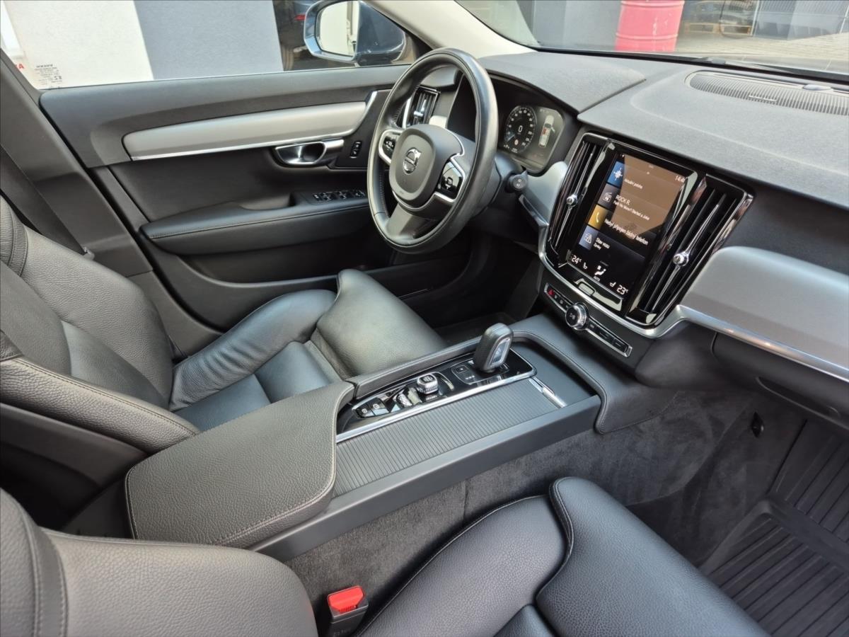 Volvo V90 2,0 B4 FWD Momentum Advanced Volvo V90 2,0 B4 FWD Momentum Advanced