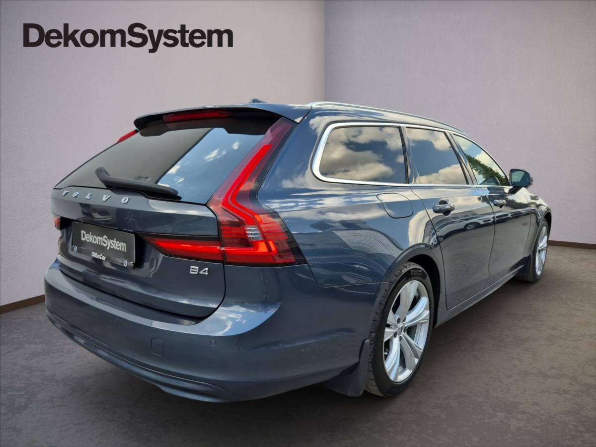Volvo V90 2,0 B4 FWD Momentum Advanced Volvo V90 2,0 B4 FWD Momentum Advanced