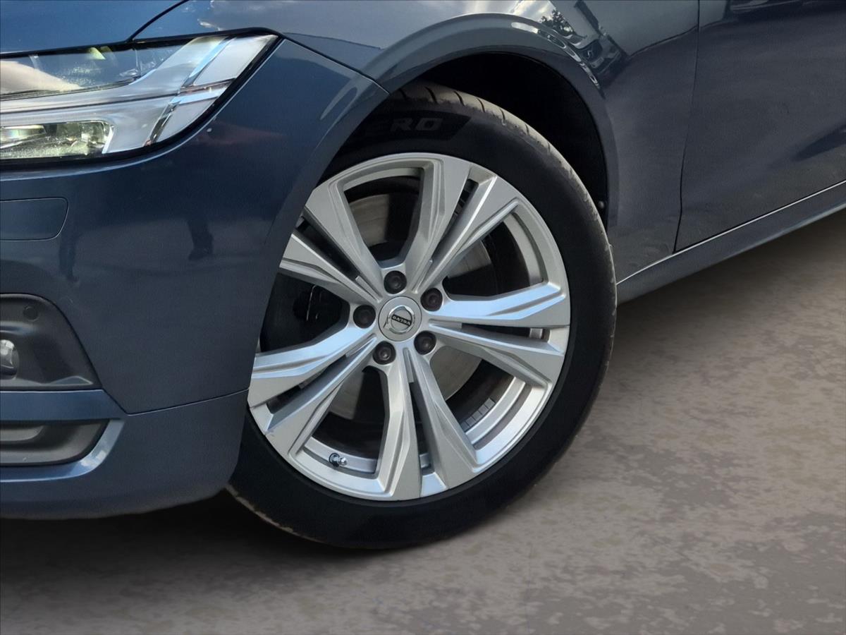 Volvo V90 2,0 B4 FWD Momentum Advanced Volvo V90 2,0 B4 FWD Momentum Advanced