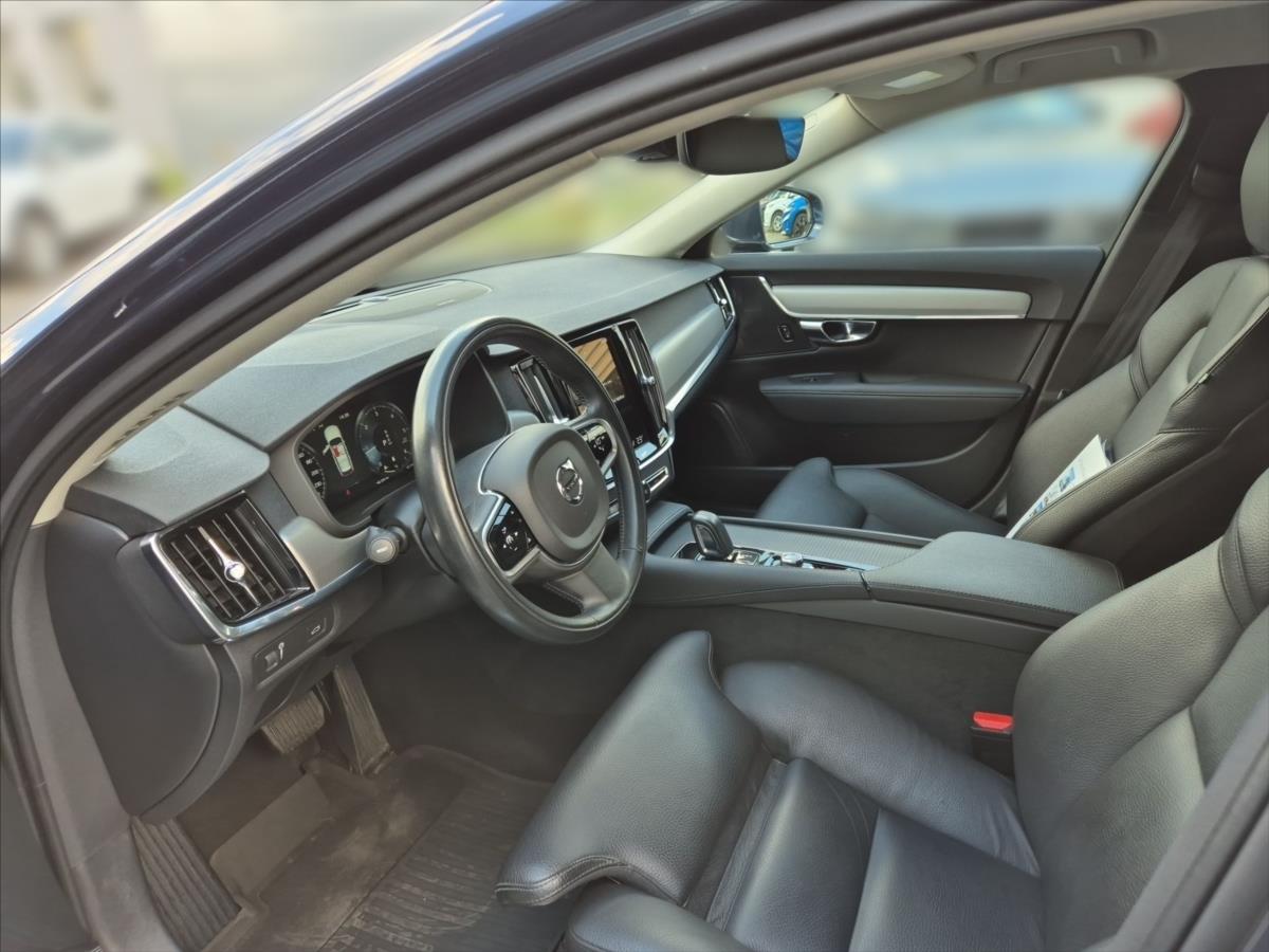 Volvo V90 2,0 B4 FWD Momentum Advanced Volvo V90 2,0 B4 FWD Momentum Advanced