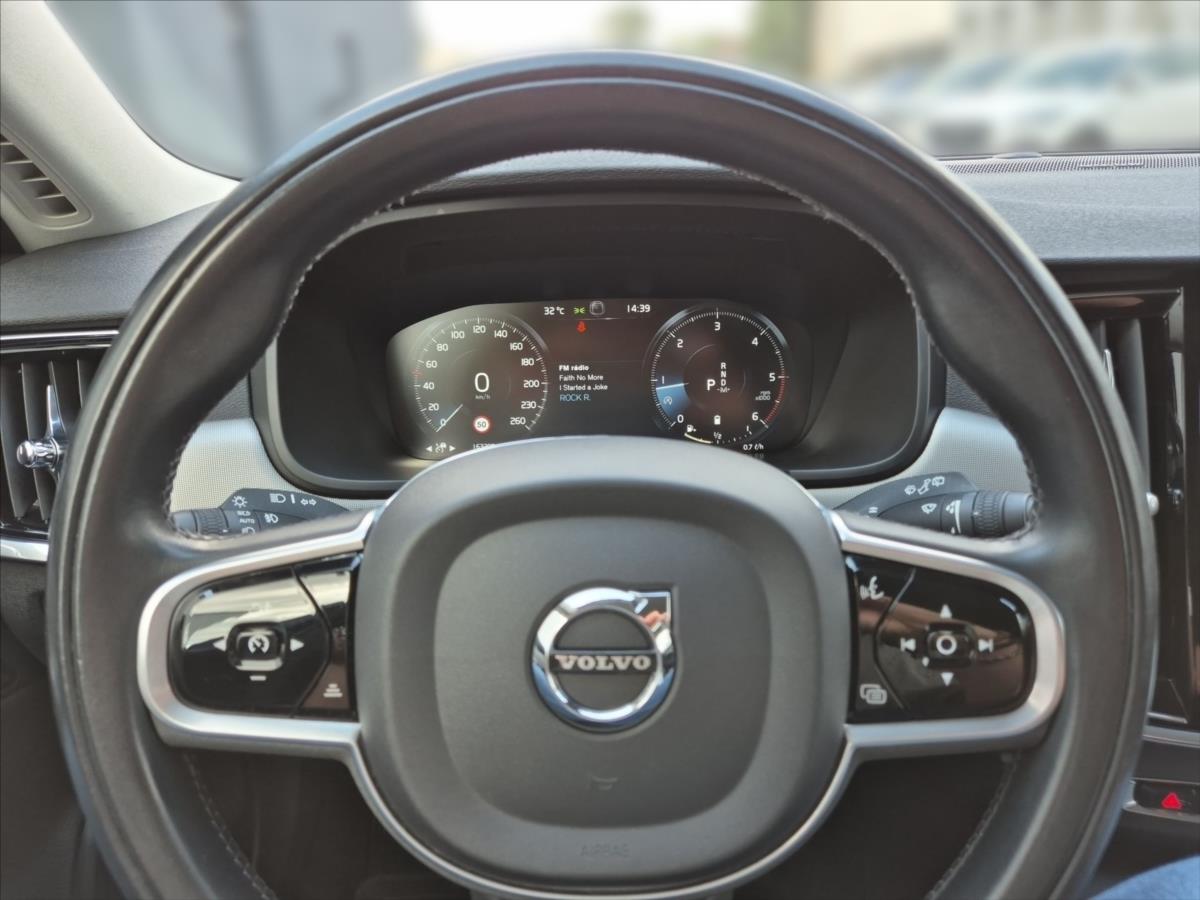 Volvo V90 2,0 B4 FWD Momentum Advanced Volvo V90 2,0 B4 FWD Momentum Advanced