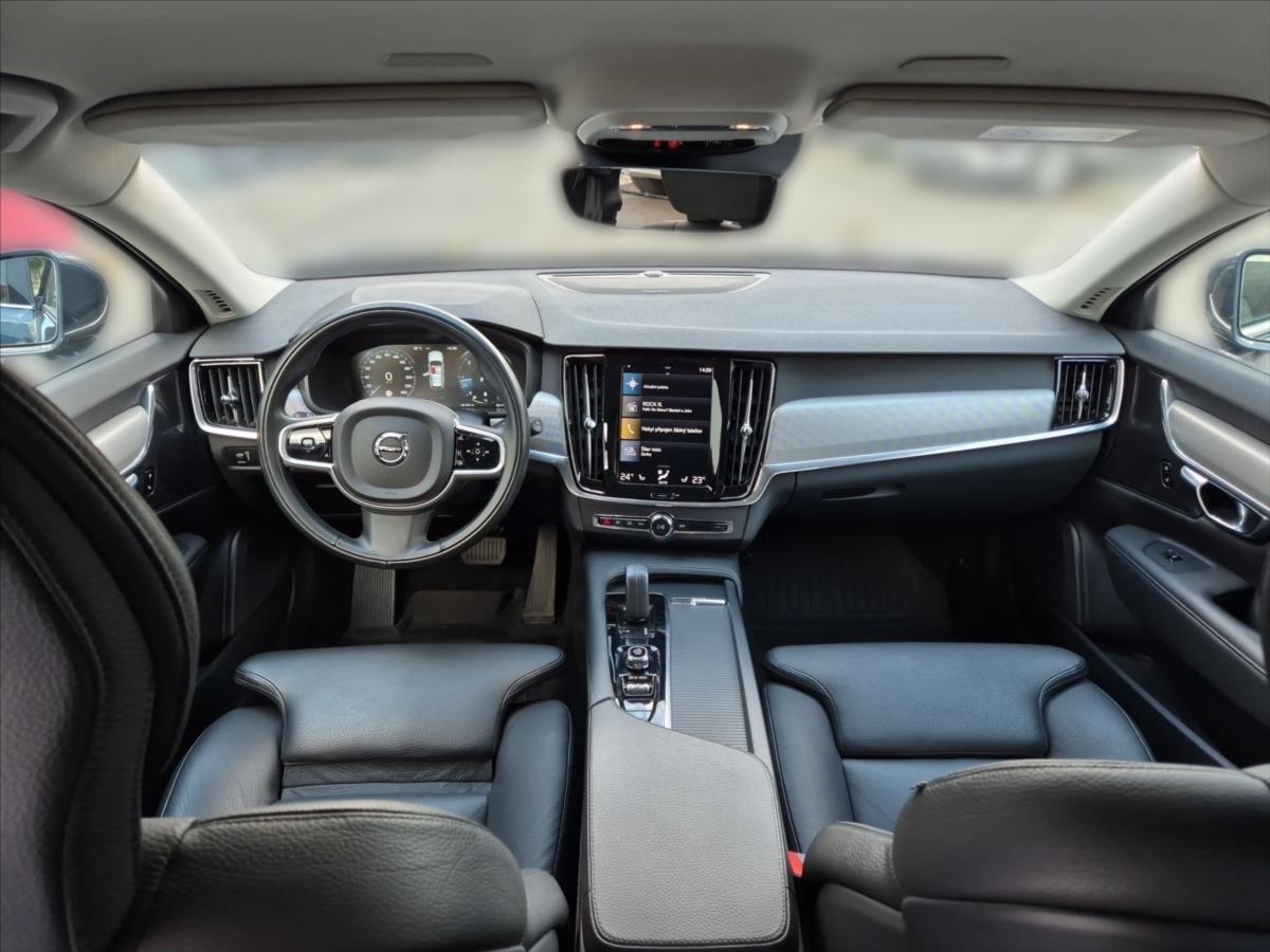 Volvo V90 2,0 B4 FWD Momentum Advanced Volvo V90 2,0 B4 FWD Momentum Advanced