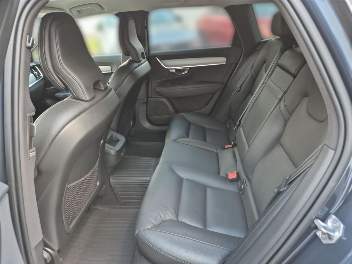 Volvo V90 2,0 B4 FWD Momentum Advanced Volvo V90 2,0 B4 FWD Momentum Advanced