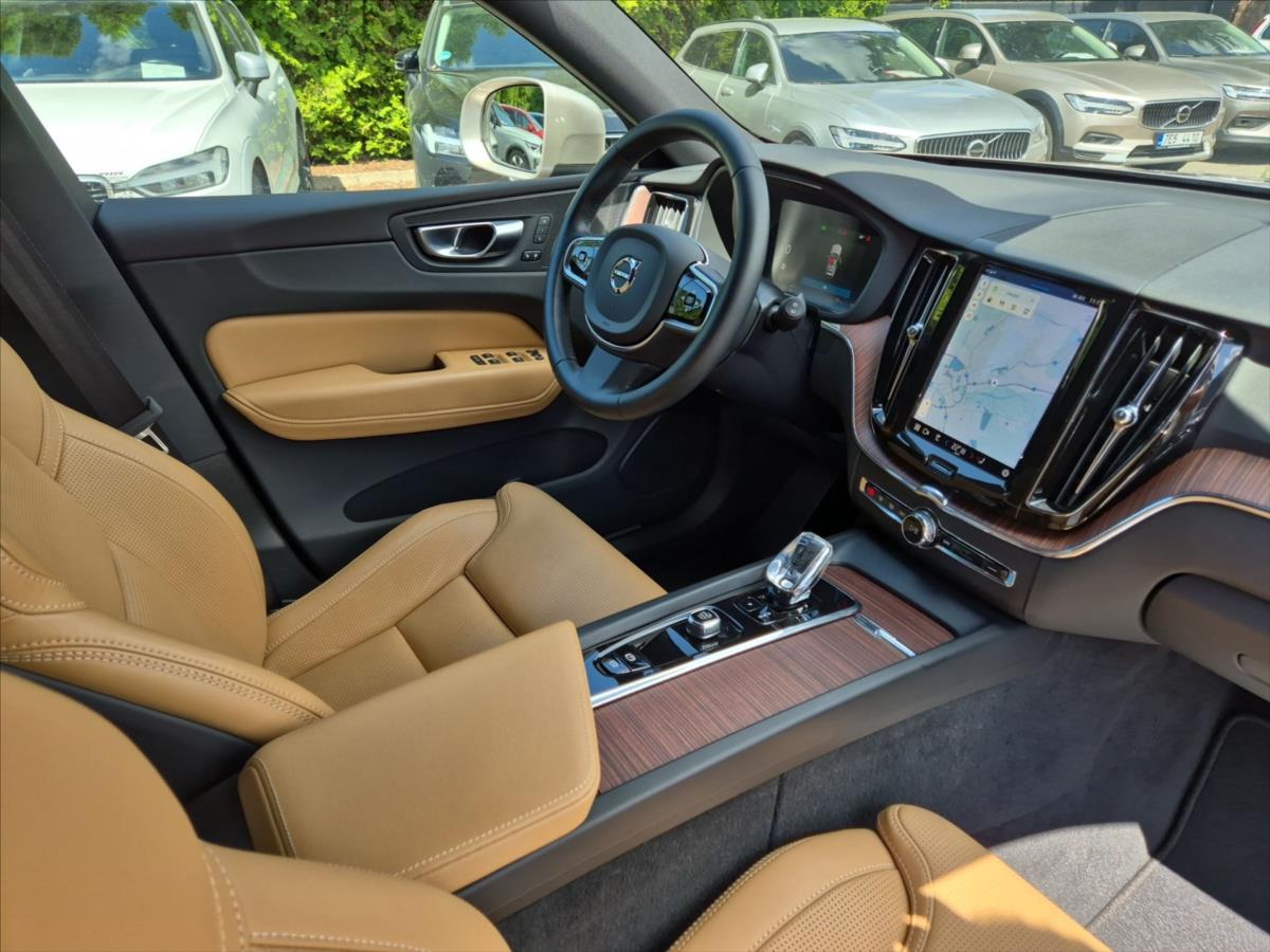 Volvo XC60 2,0 B4 AWD diesel Plus Bright Volvo XC60 2,0 B4 AWD diesel Plus Bright