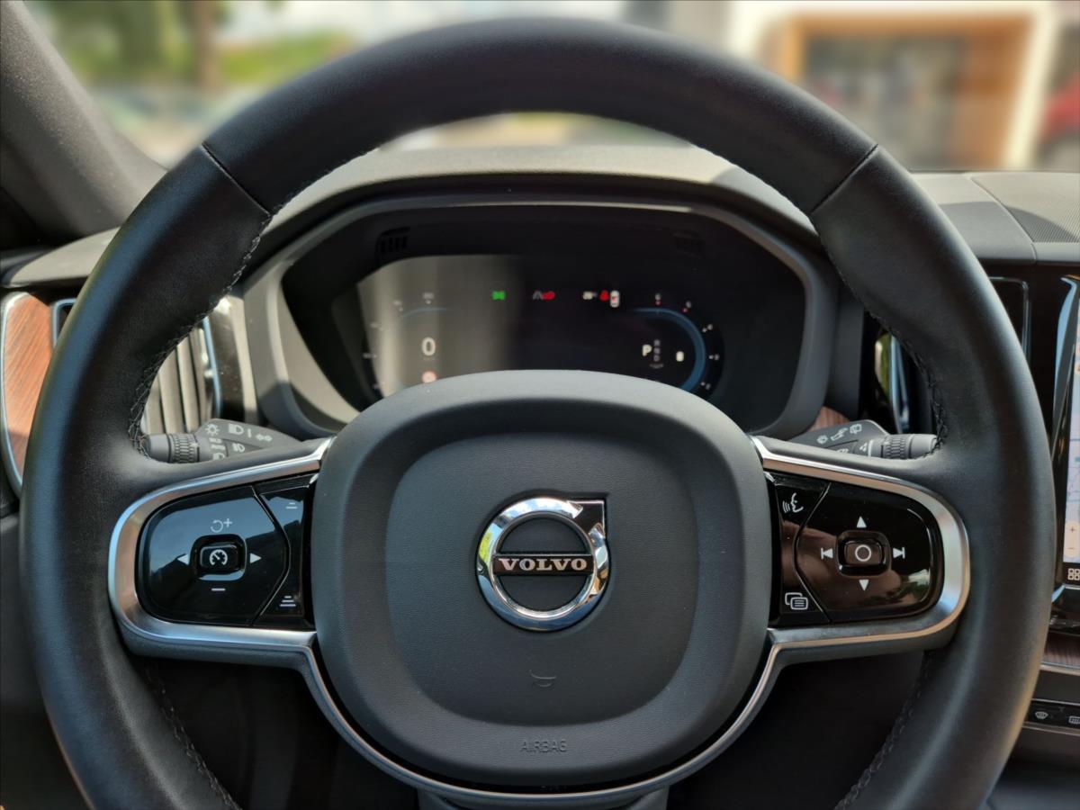 Volvo XC60 2,0 B4 AWD diesel Plus Bright Volvo XC60 2,0 B4 AWD diesel Plus Bright