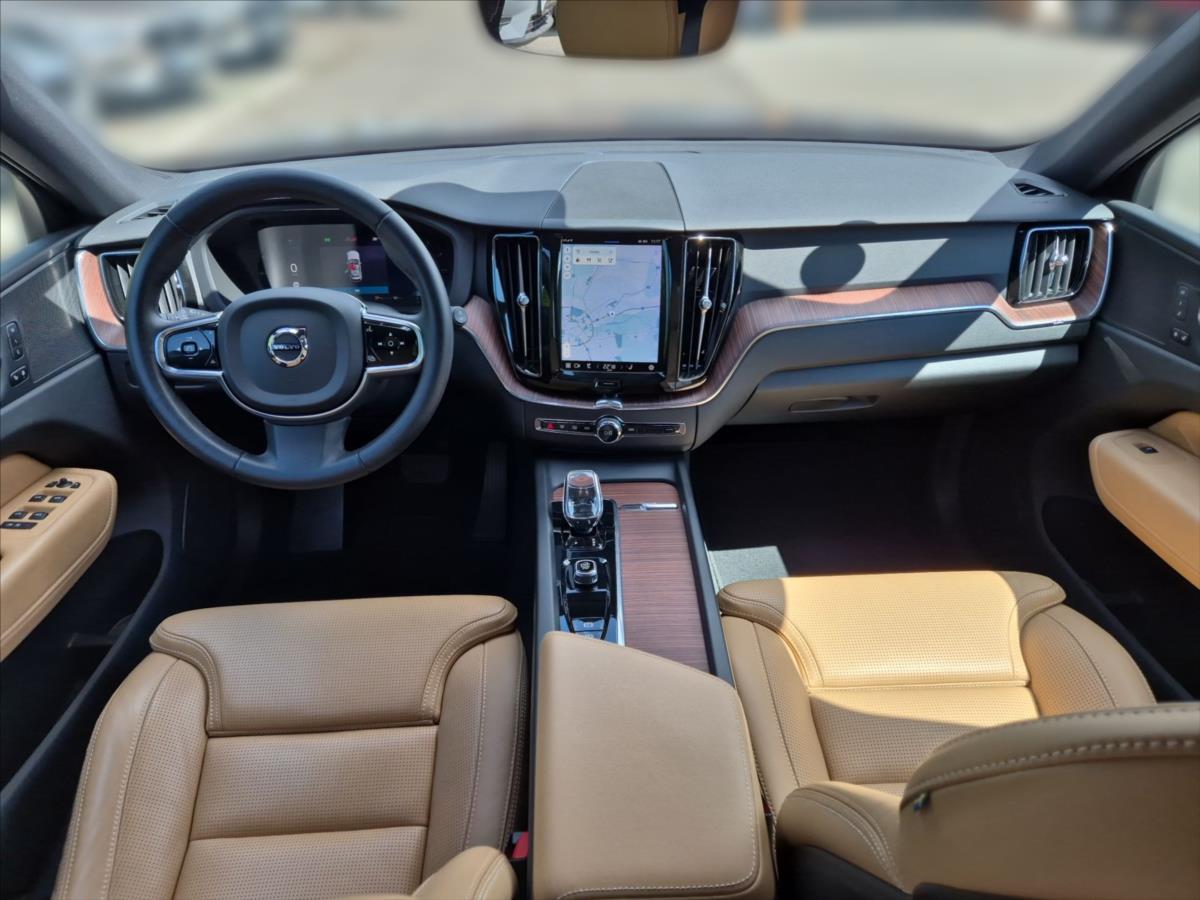 Volvo XC60 2,0 B4 AWD diesel Plus Bright Volvo XC60 2,0 B4 AWD diesel Plus Bright