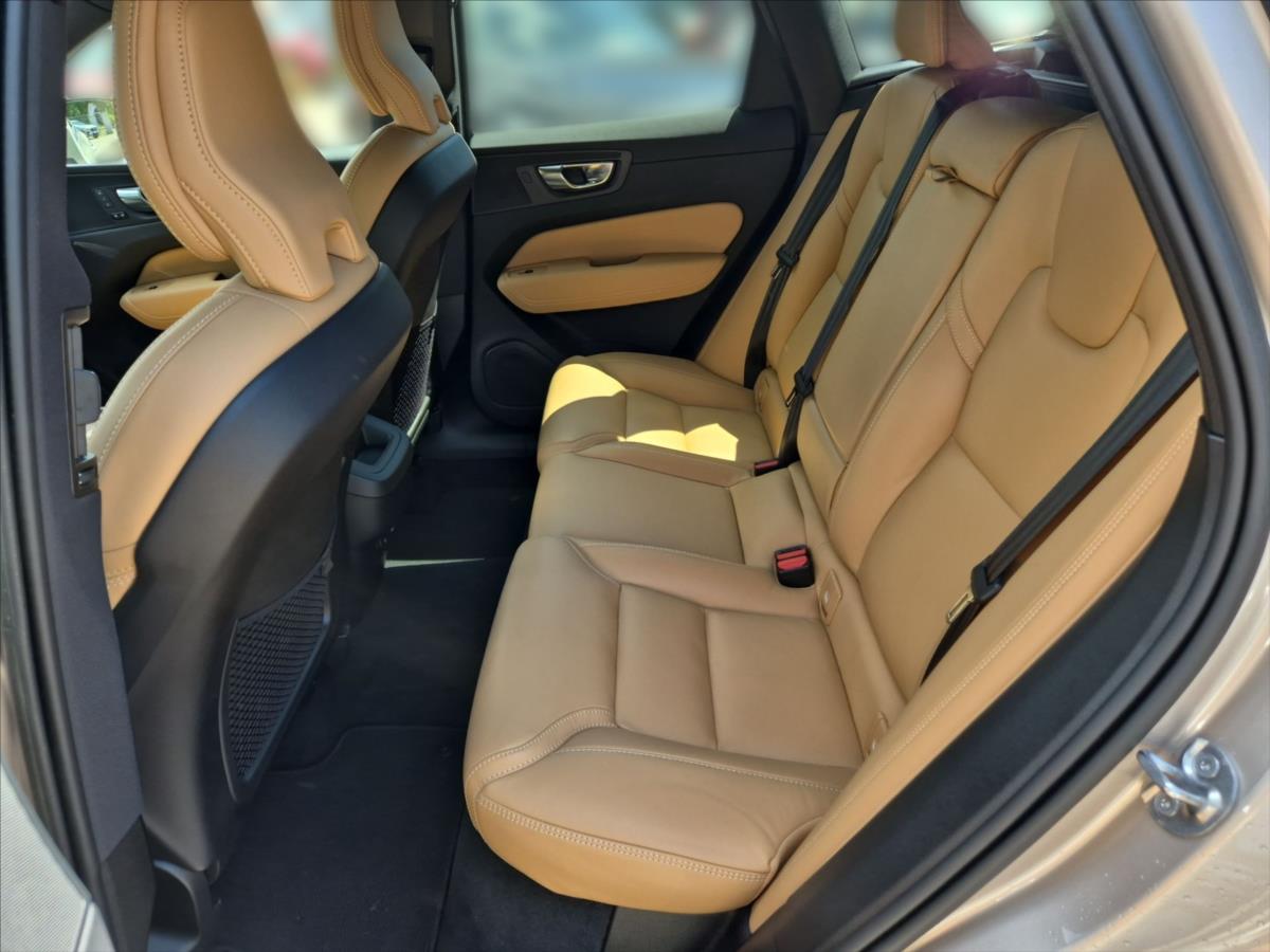 Volvo XC60 2,0 B4 AWD diesel Plus Bright Volvo XC60 2,0 B4 AWD diesel Plus Bright