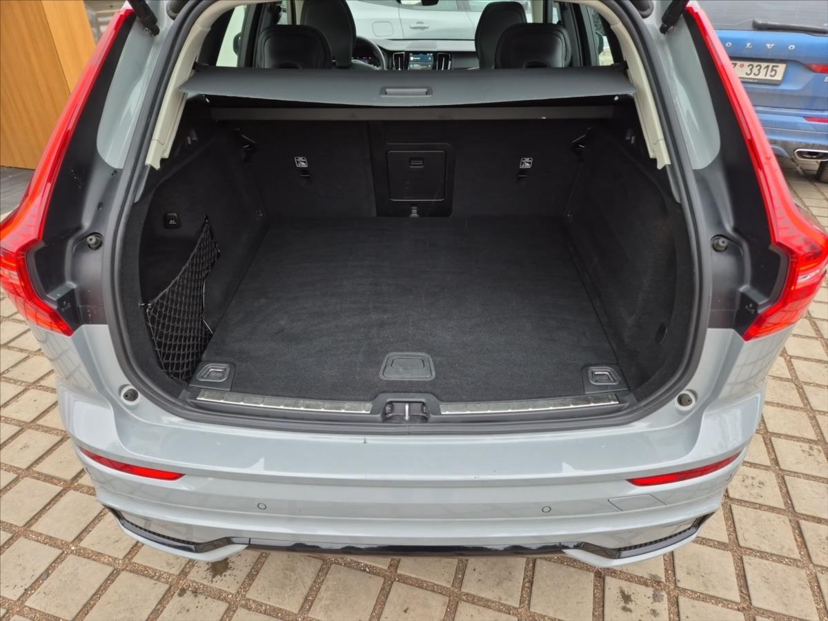 Volvo XC60 2,0 B4 AWD diesel Plus Dark Au Volvo XC60 2,0 B4 AWD diesel Plus Dark Au