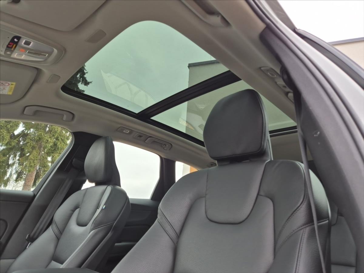 Volvo XC60 2,0 B4 AWD diesel Plus Dark Au Volvo XC60 2,0 B4 AWD diesel Plus Dark Au