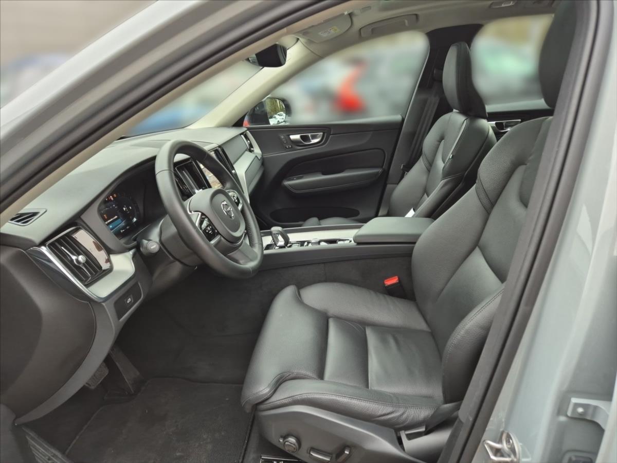 Volvo XC60 2,0 B4 AWD diesel Plus Dark Au Volvo XC60 2,0 B4 AWD diesel Plus Dark Au