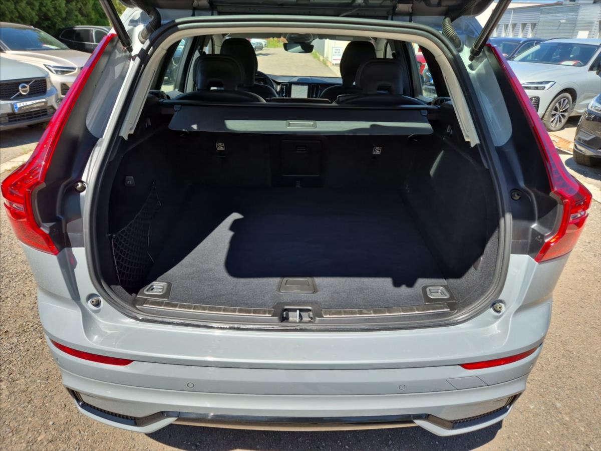 Volvo XC60 2,0 B4 AWD Plus Dark Volvo XC60 2,0 B4 AWD Plus Dark