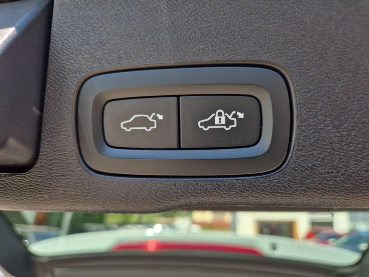 Volvo XC60 2,0 B4 AWD Plus Dark Volvo XC60 2,0 B4 AWD Plus Dark