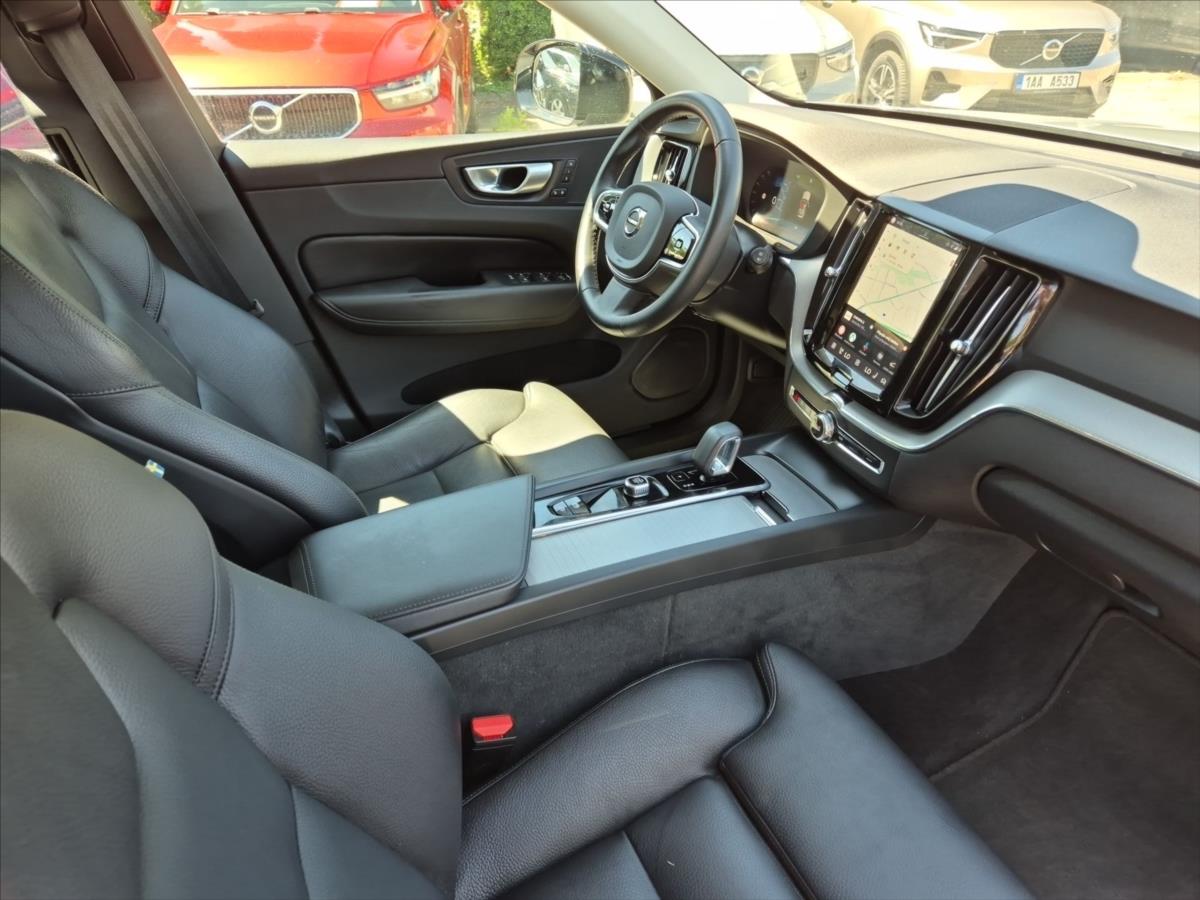 Volvo XC60 2,0 B4 AWD Plus Dark Volvo XC60 2,0 B4 AWD Plus Dark