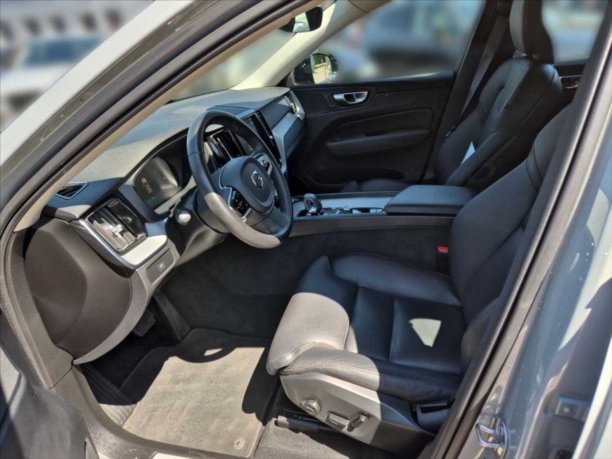 Volvo XC60 2,0 B4 AWD Plus Dark Volvo XC60 2,0 B4 AWD Plus Dark