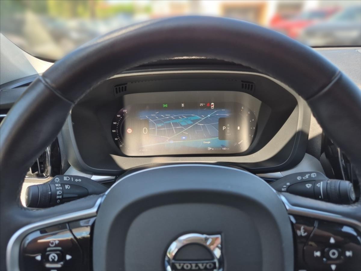 Volvo XC60 2,0 B4 AWD Plus Dark Volvo XC60 2,0 B4 AWD Plus Dark